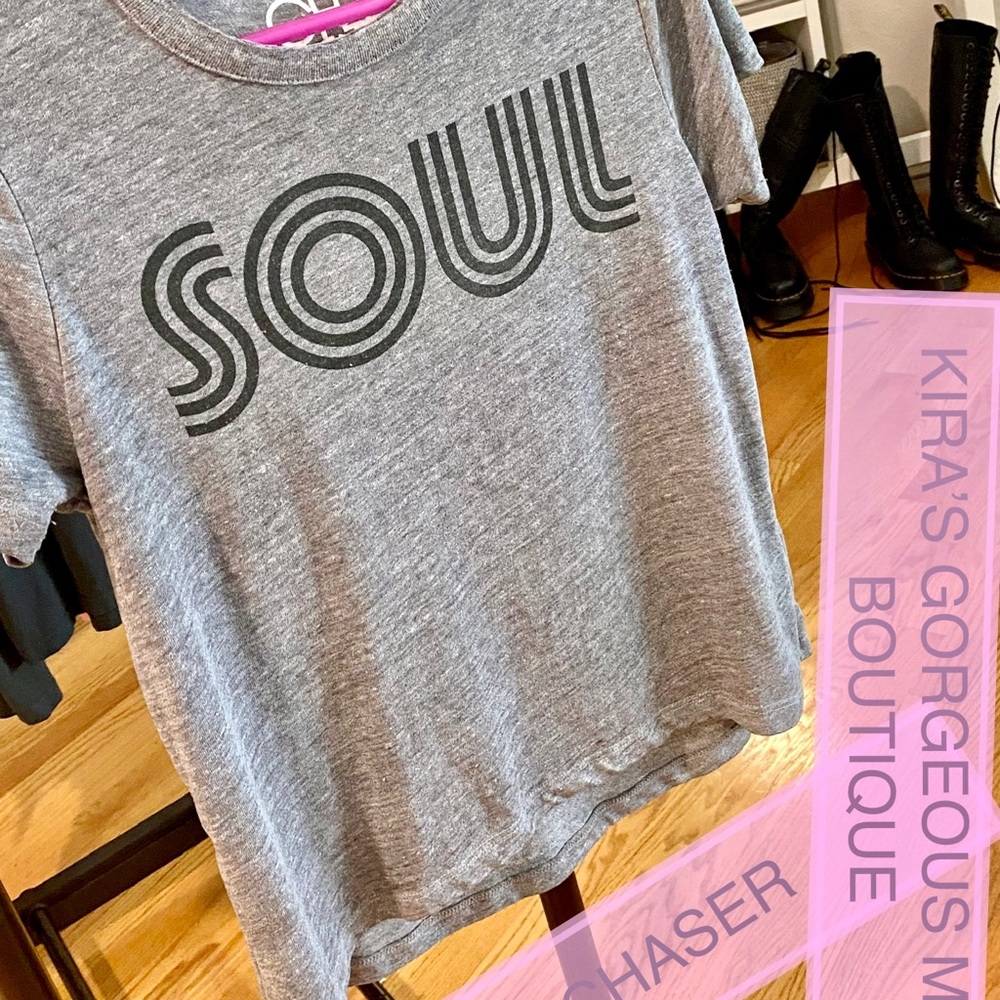 🦚💕BARELY WORN💕🦚CHASER “SOUL” TEE🦚💕.         💕🦚MEDIUM🦚💕